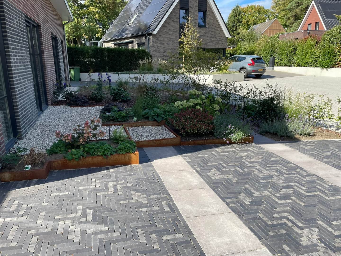 Aangelegde voortuin in Doorwerth door Van Rijbroek Hoveniers — foto 9 van 9