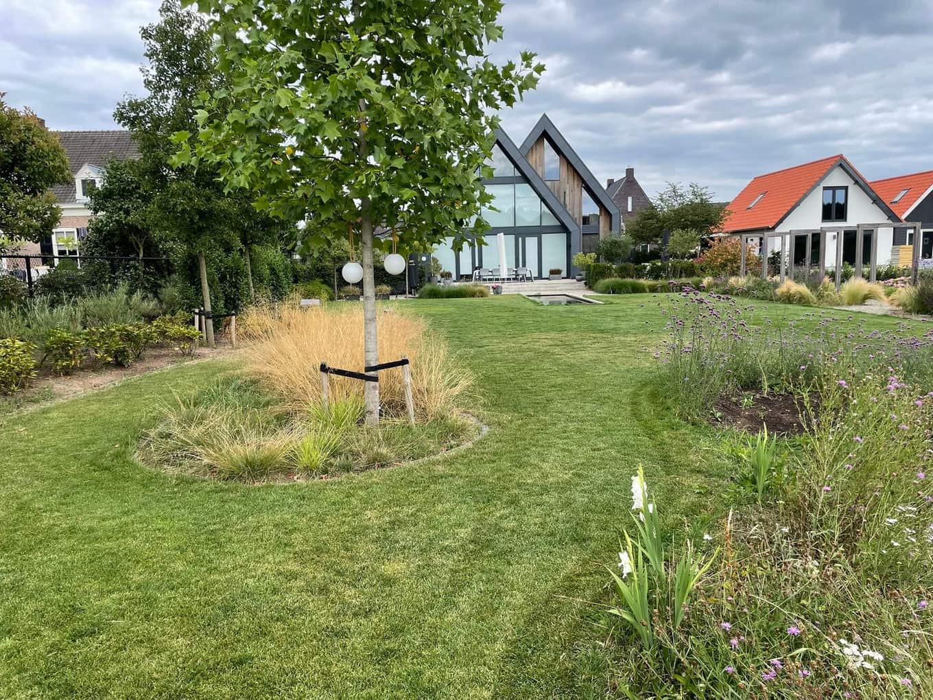 Aangelegde tuin in Heumen door Van Rijbroek Hoveniers — foto 13 van 13