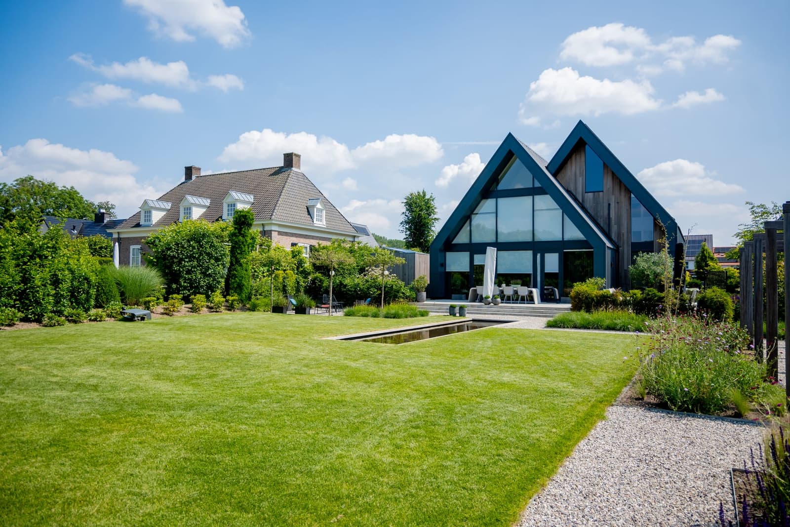 Aangelegde tuin in Heumen door Van Rijbroek Hoveniers — foto 3 van 13